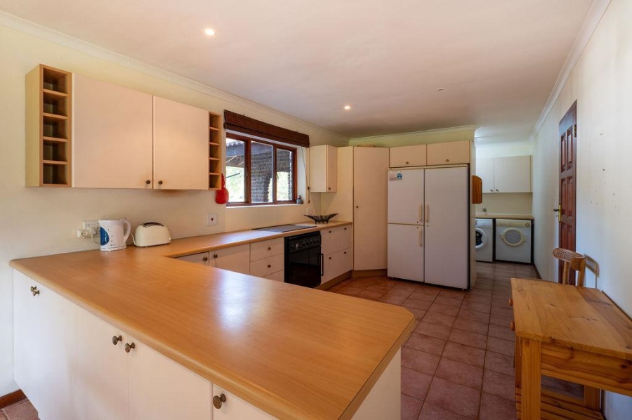 To Let 4 Bedroom Property for Rent in Brenton On Lake Western Cape